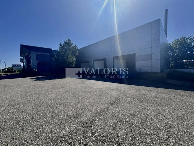 Light Industrial in Décines-Charpieu to rent - Building Photo - Image 2 of 3