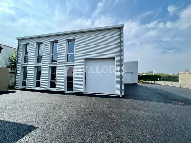 Light Industrial in Chassieu to rent - Building Photo - Image 2 of 6