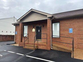 2104 Park Plaza Dr, Springfield, TN for rent Building Photo- Image 1 of 5