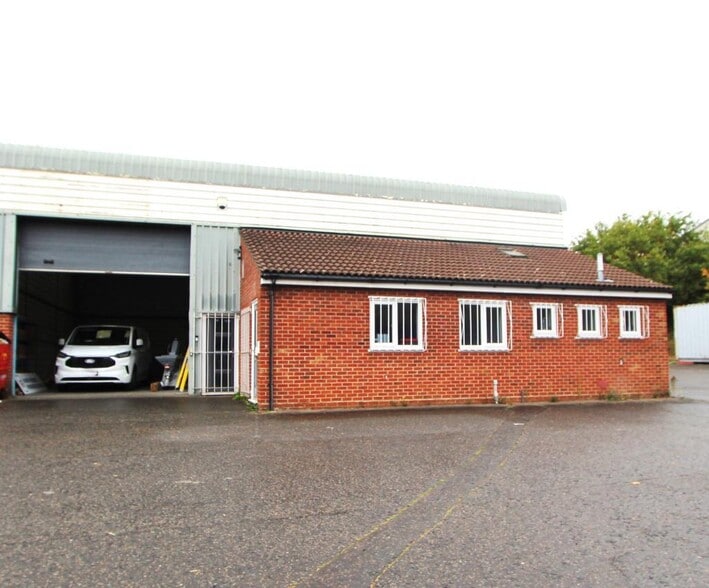19-27 Bluebridge Industrial Estate, Halstead to rent - Building Photo - Image 2 of 28