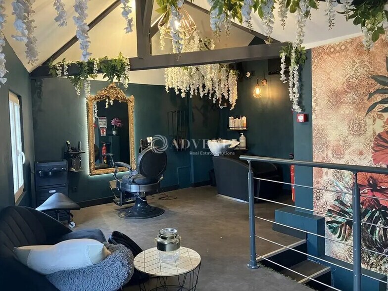 Retail in Bourges for sale - Interior Photo - Image 1 of 3