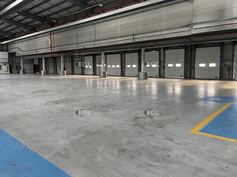 Industrial in Gennevilliers to rent - Interior Photo - Image 3 of 6