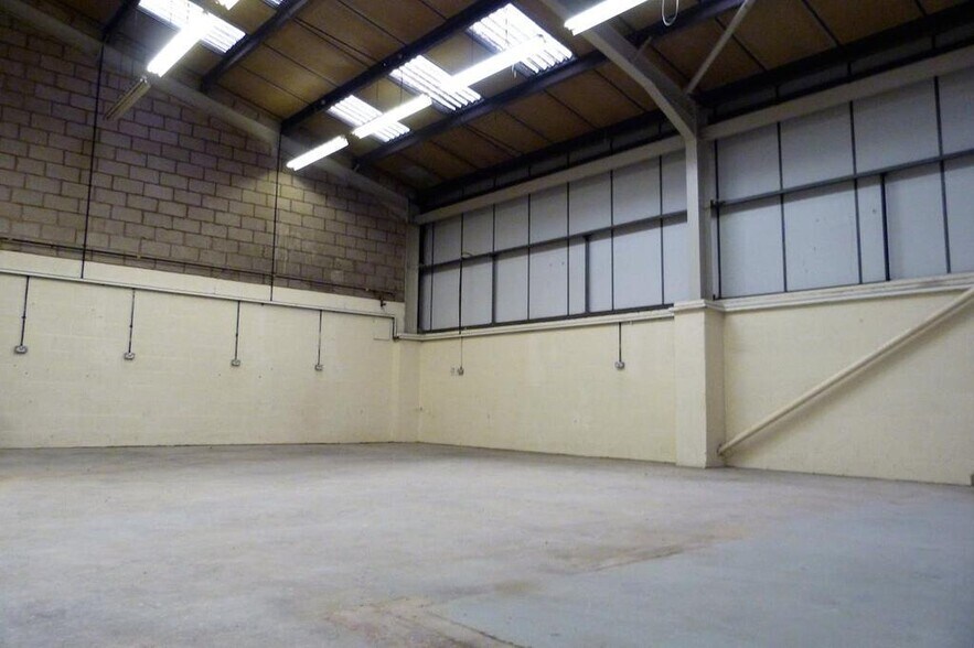 Dewsbury Rd, Stoke On Trent to rent - Building Photo - Image 3 of 5