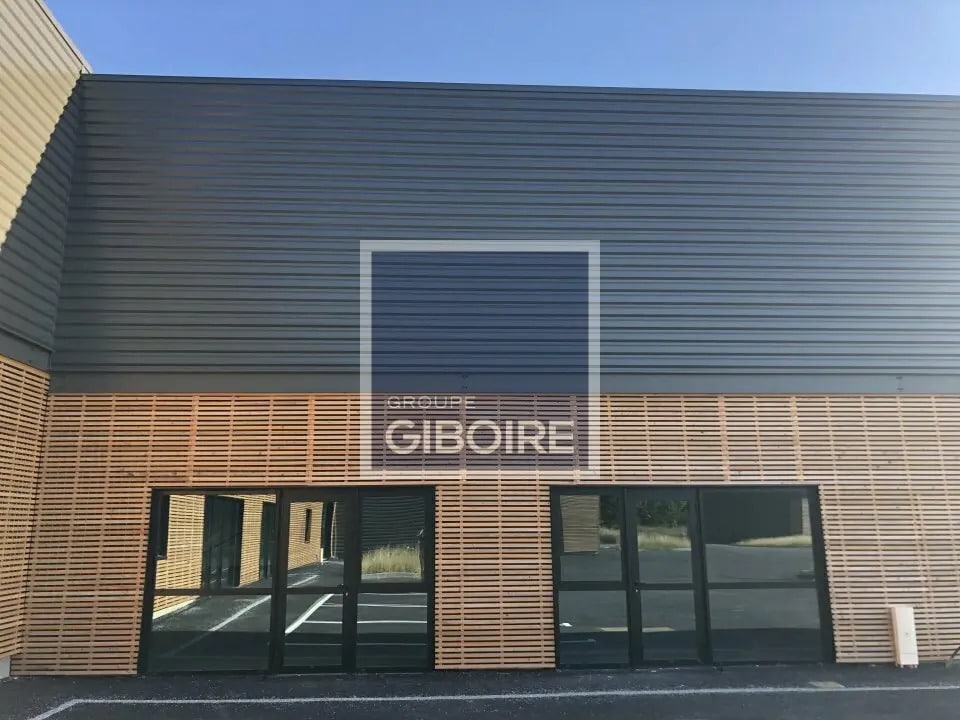 Location Entrepôt 523 m² - Photo 1