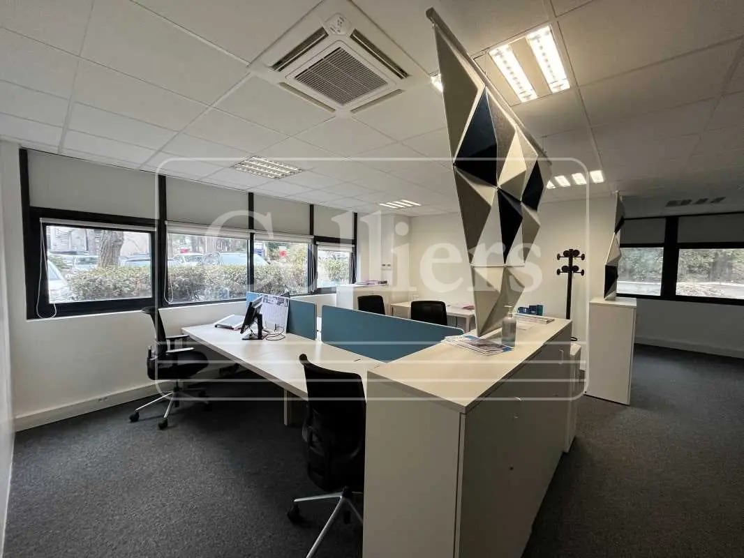 Office in Aix-en-Provence to rent Interior Photo- Image 1 of 66