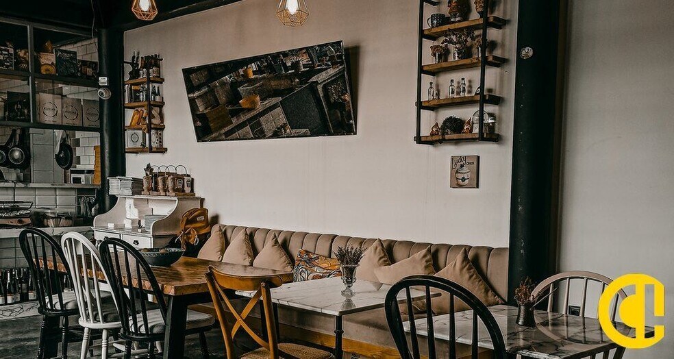 Retail in Lyon to rent - Interior Photo - Image 1 of 1