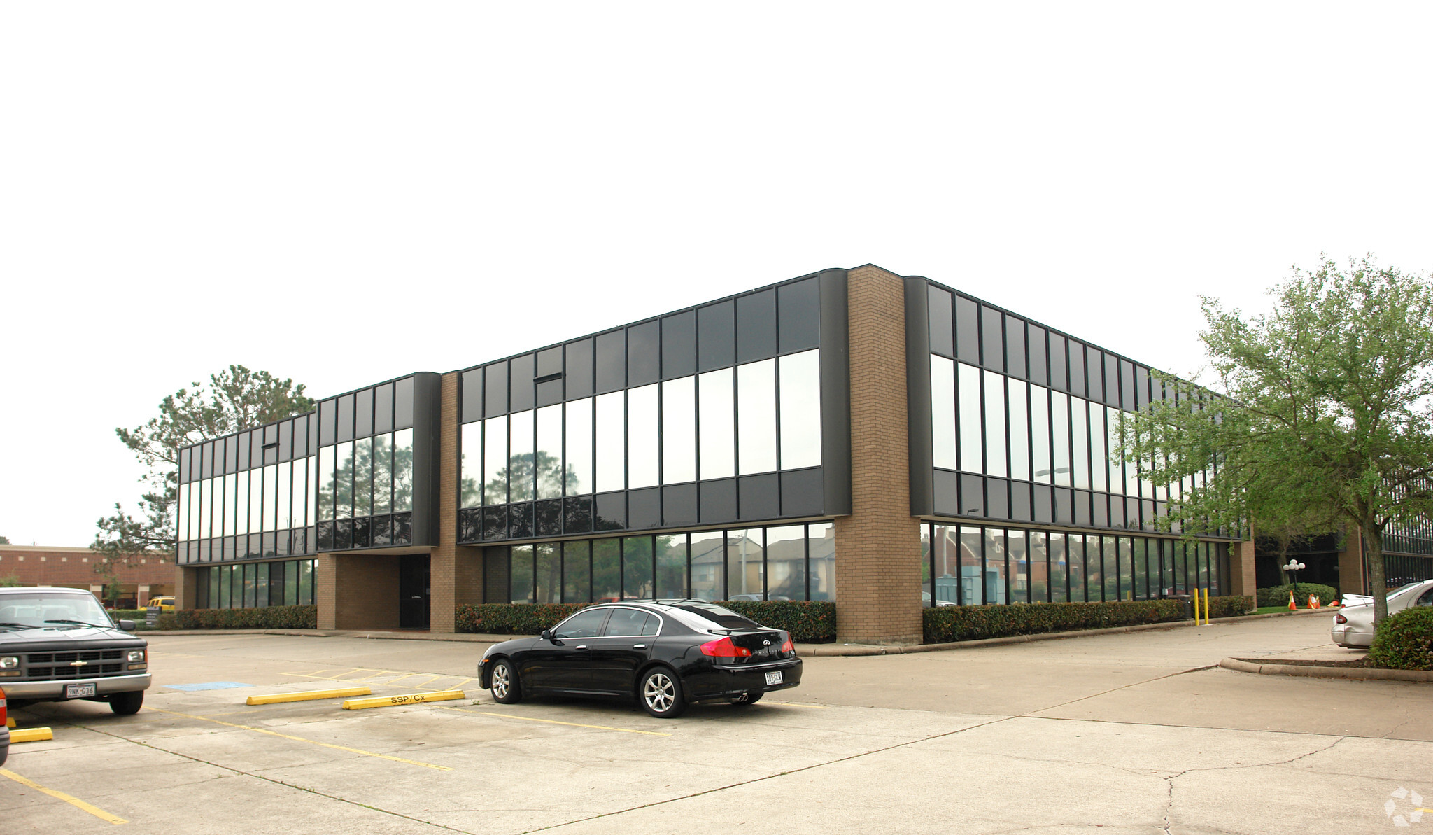 16850 Saturn Ln, Houston, TX for rent Building Photo- Image 1 of 20