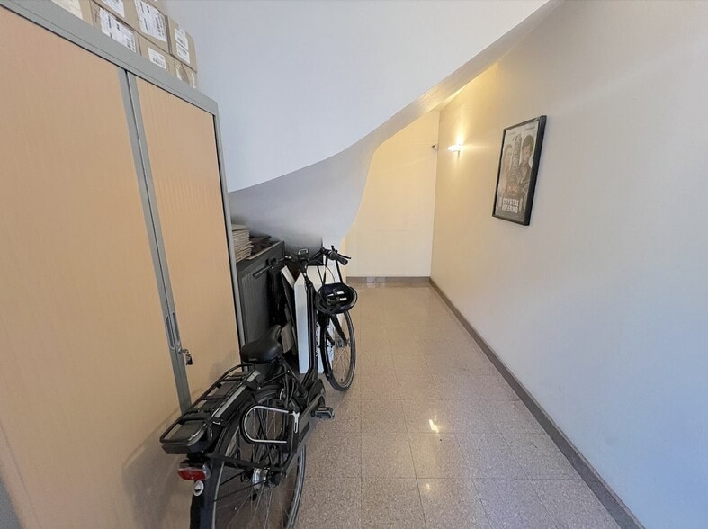 Build-to-Rent in Paris for sale - Building Photo - Image 2 of 18