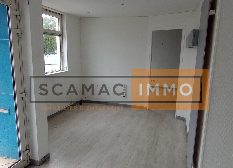 Retail in Vaires-sur-Marne to rent - Interior Photo - Image 3 of 6