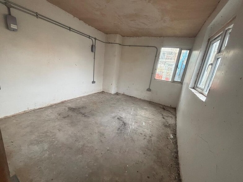 89 Maple Rd, London for sale - Building Photo - Image 2 of 6
