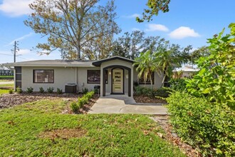 4915 Mile Stretch Dr, Holiday, FL for rent Building Photo- Image 1 of 29