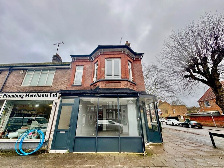 139 High Street North, Dunstable for sale - Building Photo - Image 2 of 5