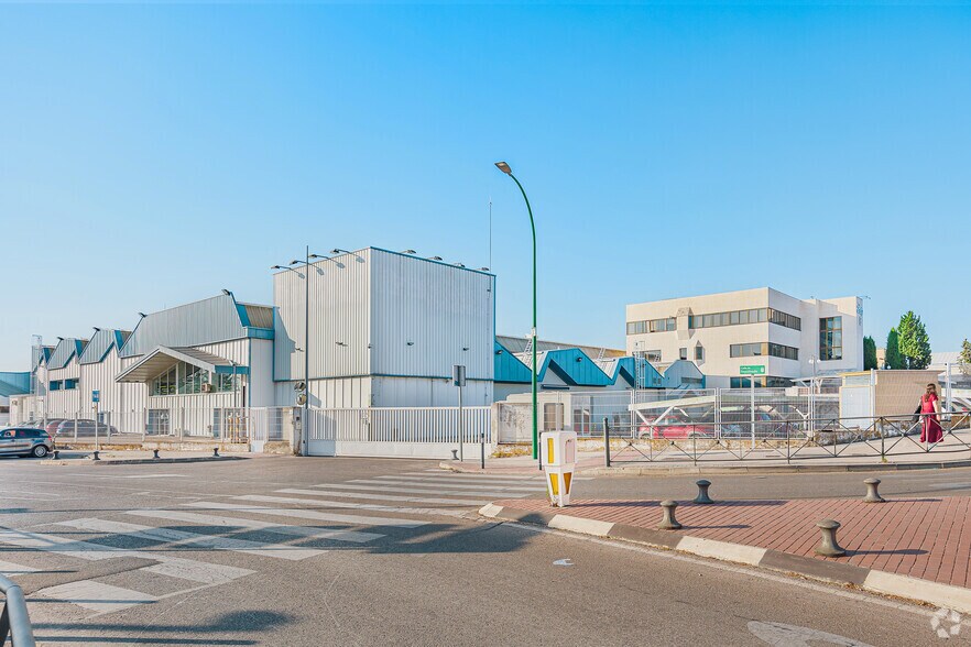 Calle la Granja, 8, Alcobendas, Madrid to rent - Building Photo - Image 3 of 13