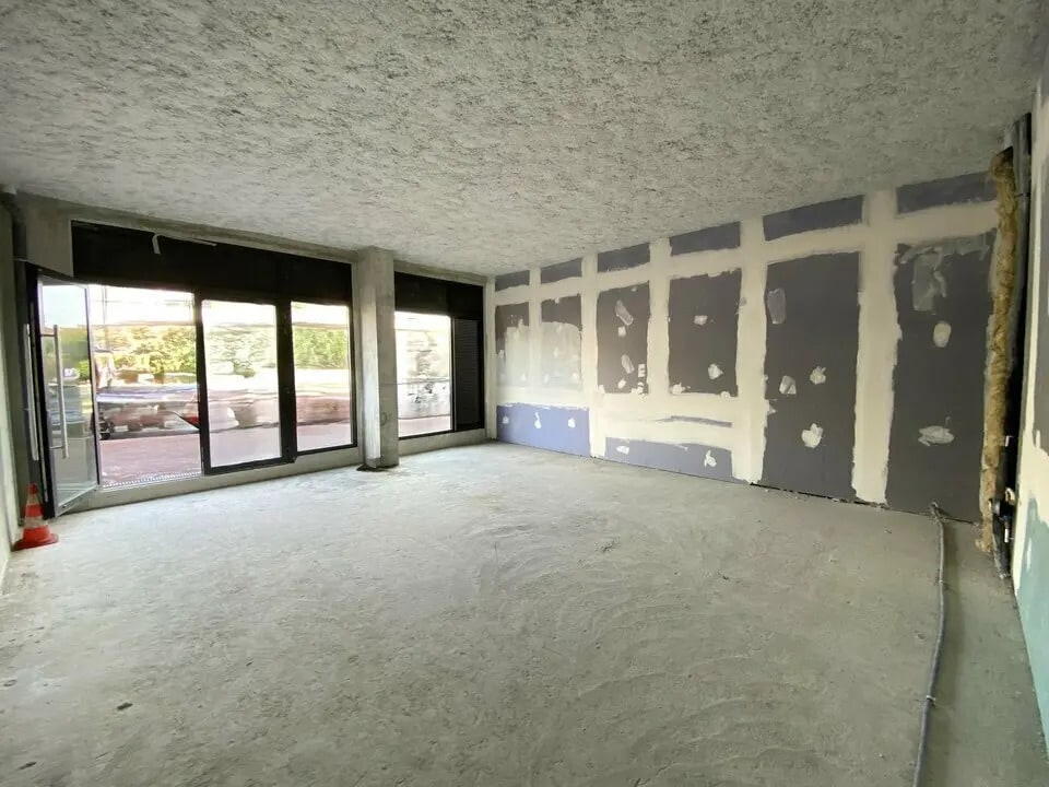 Location Commerce 42 m² - Photo 1