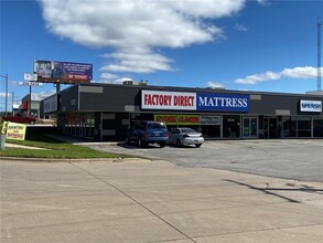 5454 Center Point Rd NE, Cedar Rapids, IA for rent Building Photo- Image 1 of 6