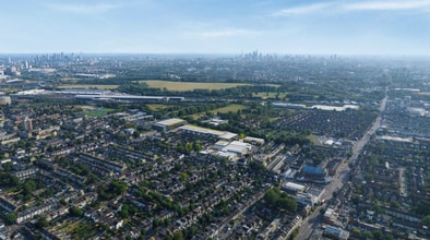 Estate Way, London to rent Aerial- Image 2 of 6