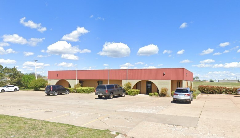 1202 SW 67th St, Lawton, OK for rent - Building Photo - Image 1 of 20