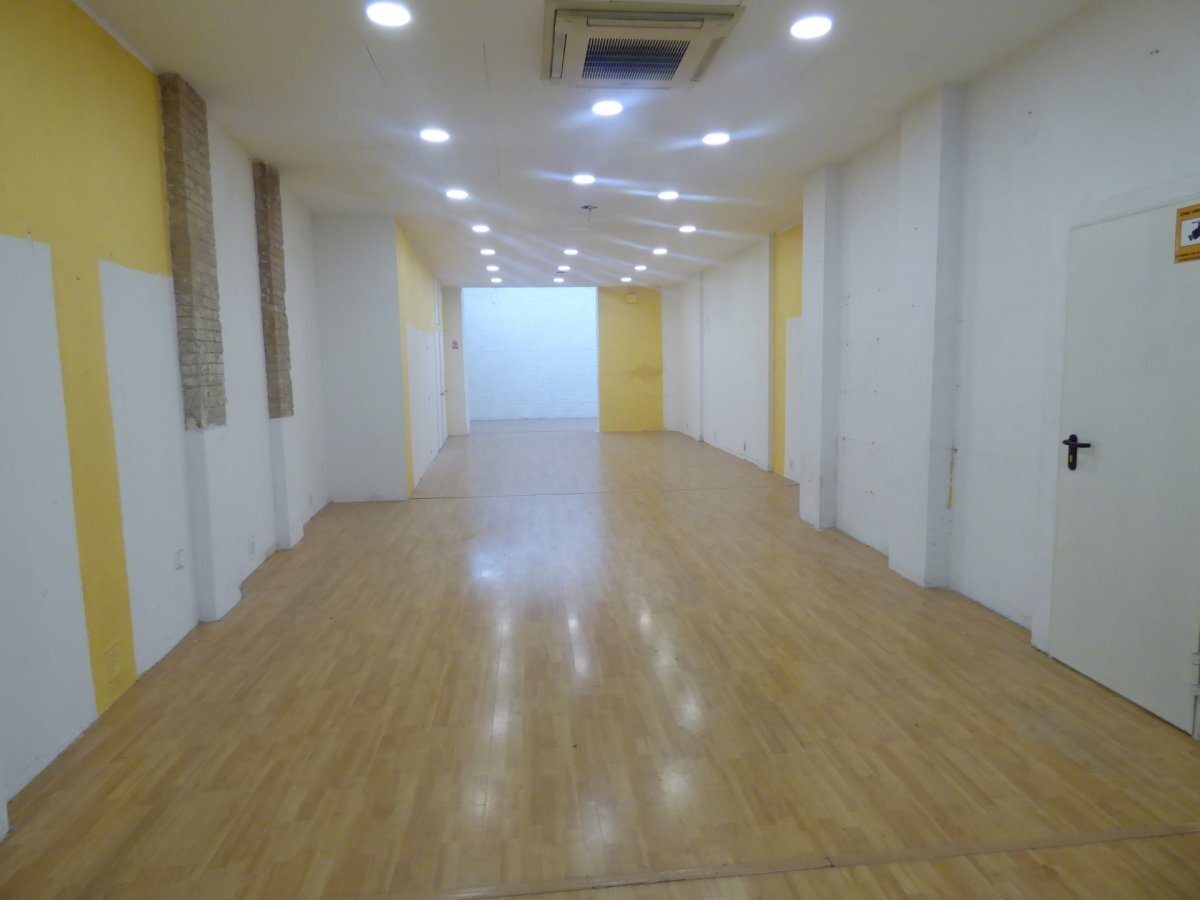 Retail in Manresa, Barcelona to rent Floor Plan- Image 1 of 4