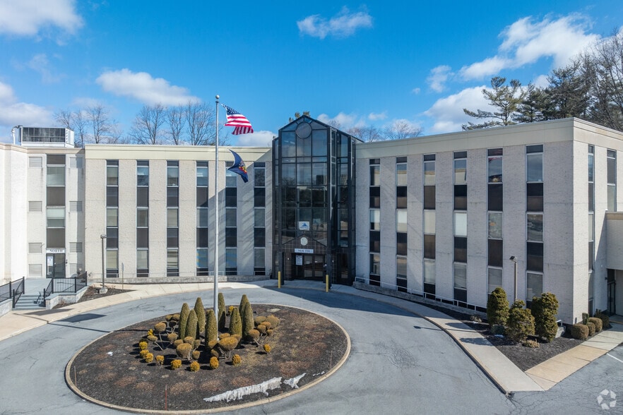 20 Erford Rd, Lemoyne, PA to rent - Building Photo - Image 2 of 8