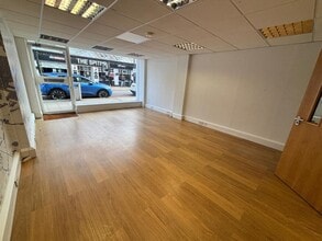 17 High St, Eastleigh to rent Interior Photo- Image 2 of 4