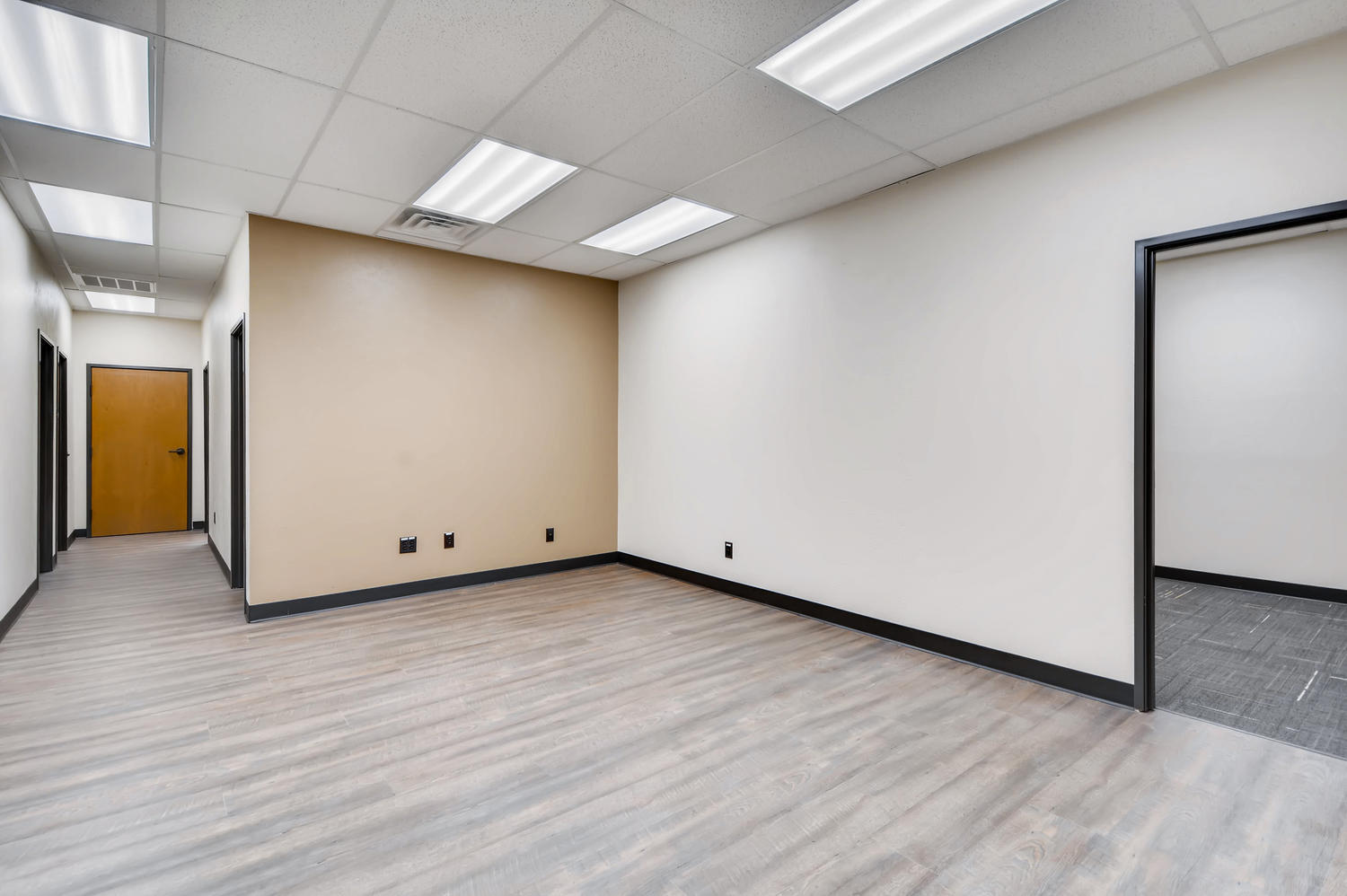 2016 E Randol Mill Rd, Arlington, TX to rent Interior Photo- Image 1 of 5