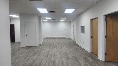 520 Speedwell Ave, Morris Plains, NJ to rent Interior Photo- Image 2 of 4