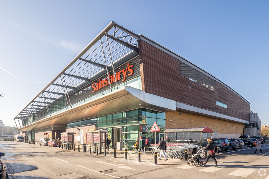 1 Sury Basin, Kingston Upon Thames for sale - Primary Photo - Image 1 of 1