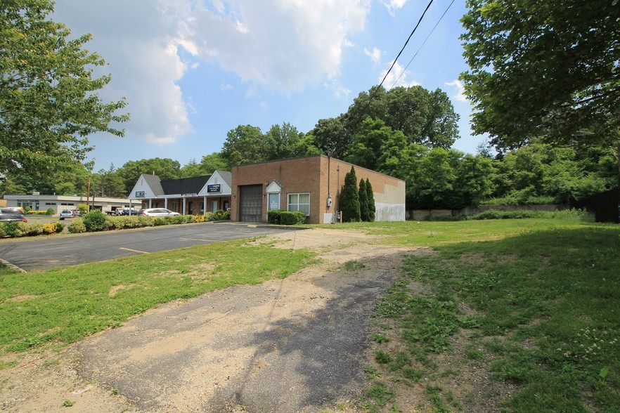 958 W Jericho Tpke, Smithtown, NY for sale - Primary Photo - Image 1 of 1