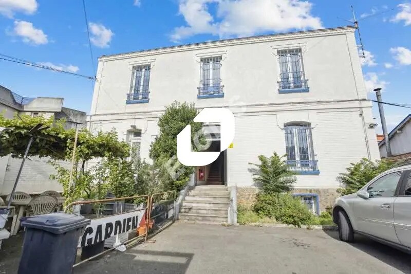 Office in La Courneuve to rent Building Photo- Image 1 of 9