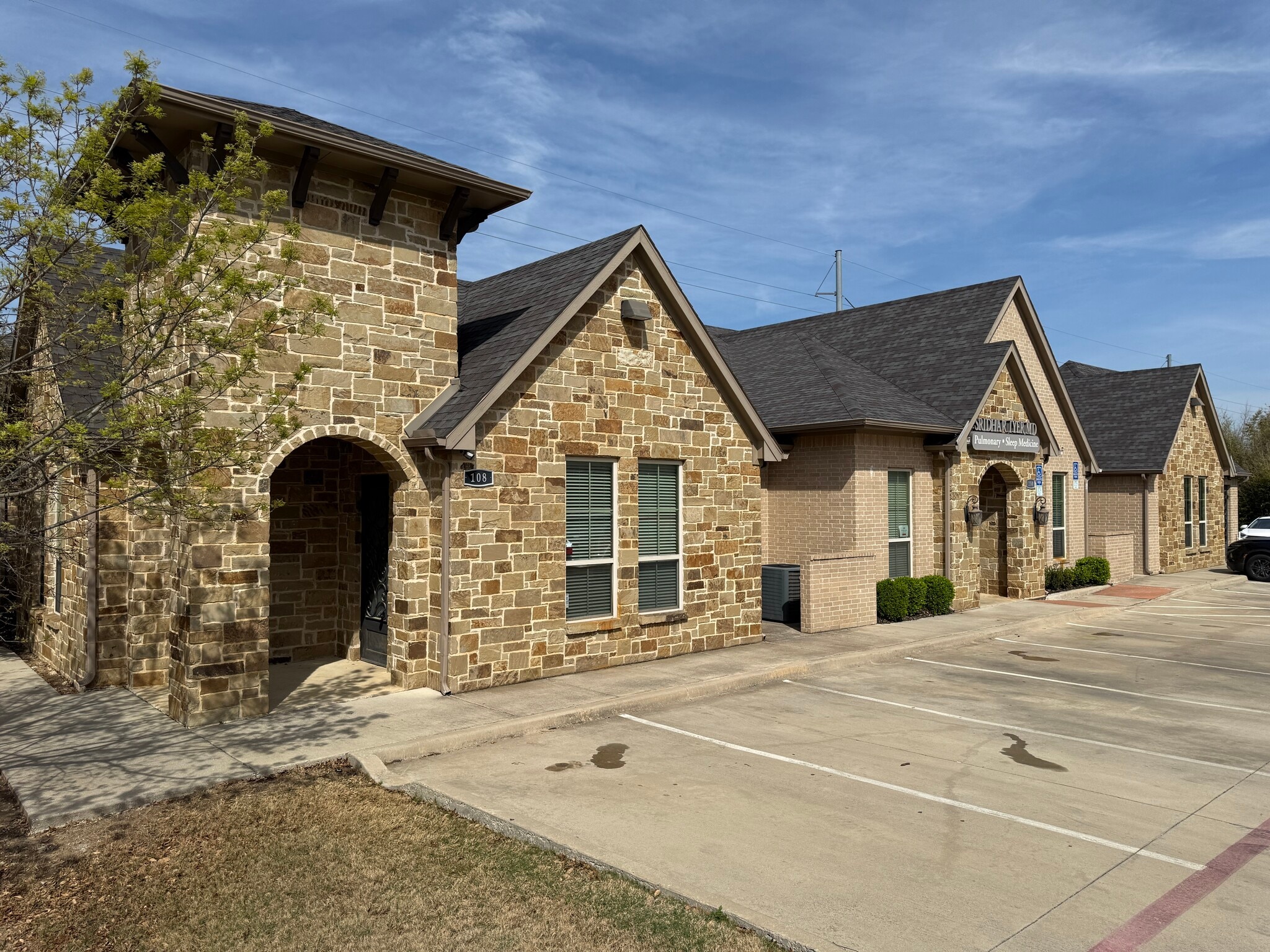 802 N Bonnie Brae St, Denton, TX to rent Building Photo- Image 1 of 15