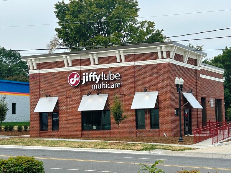 207 N Polk St, Pineville, NC for sale - Primary Photo - Image 1 of 1