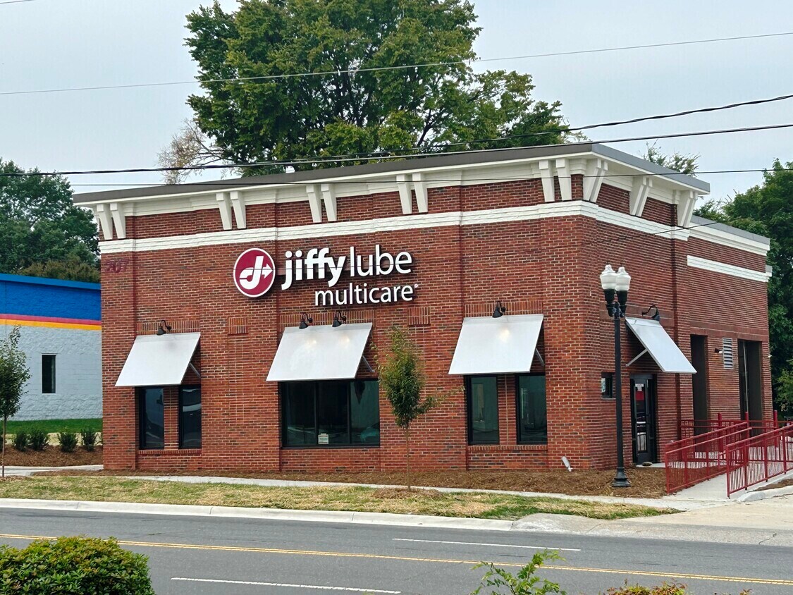 207 N Polk St, Pineville, NC for sale Primary Photo- Image 1 of 1