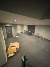 120 Cheetham Hill Rd, Manchester to rent Interior Photo- Image 1 of 13