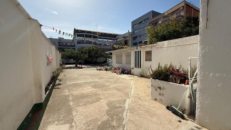 Retail in Santa Coloma de Gramenet, Barcelona to rent - Building Photo - Image 2 of 6