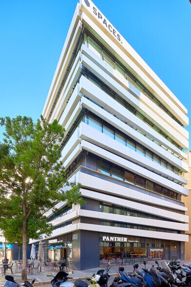 Spaces Villasis, SEVILLA, Sevilla to rent - Building Photo - Image 3 of 4