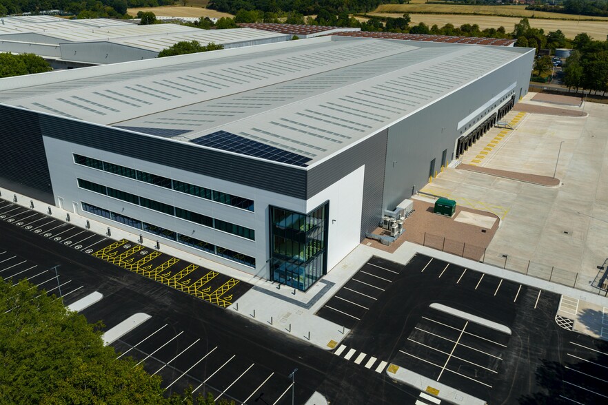 8A West Stone, Droitwich to rent - Building Photo - Image 2 of 6