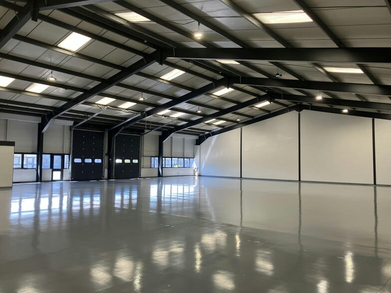 Fengate, Peterborough to rent - Building Photo - Image 3 of 15