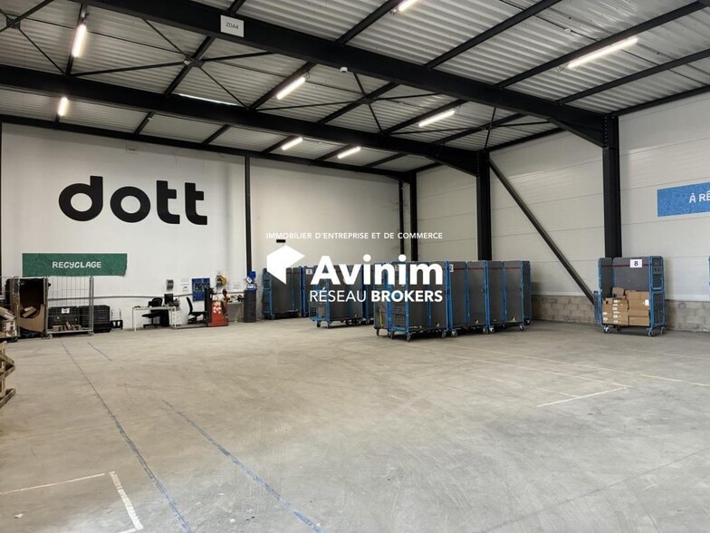 Industrial in Marseille to rent - Interior Photo - Image 2 of 12