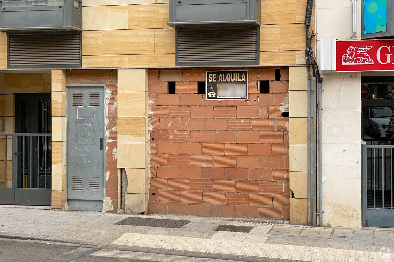 Plaza Capitán Boixareu Rivera, 32, Guadalajara, GUA 19001 - Unit Puerta 01, Esc. 1 -  - Interior Photo - Image 1 of 1