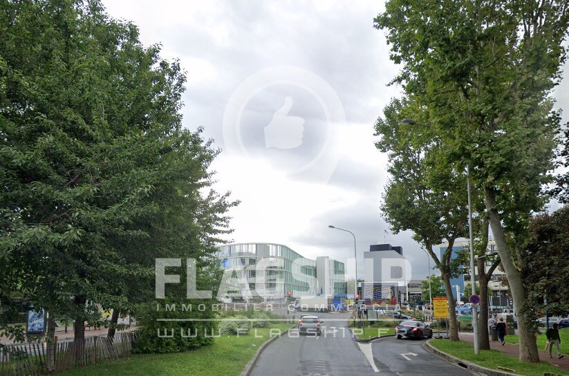 Office in Créteil to rent - Building Photo - Image 3 of 3