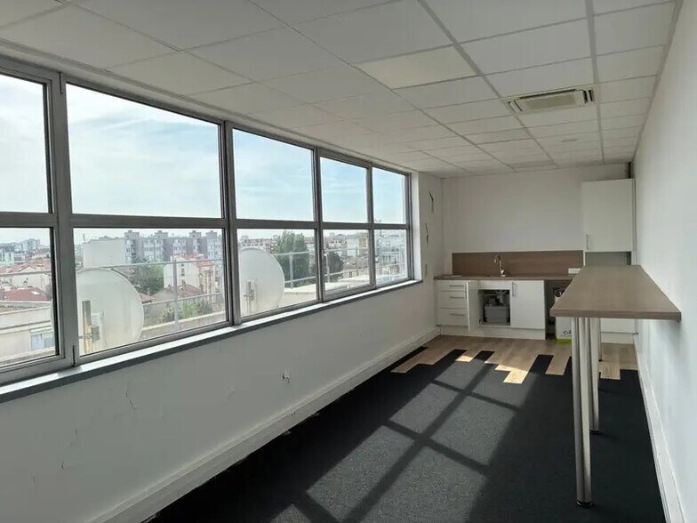 Office in Alfortville to rent - Interior Photo - Image 2 of 9