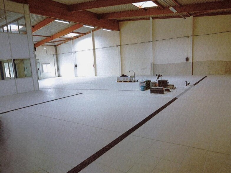 Light Industrial in Décines-Charpieu to rent - Interior Photo - Image 3 of 6