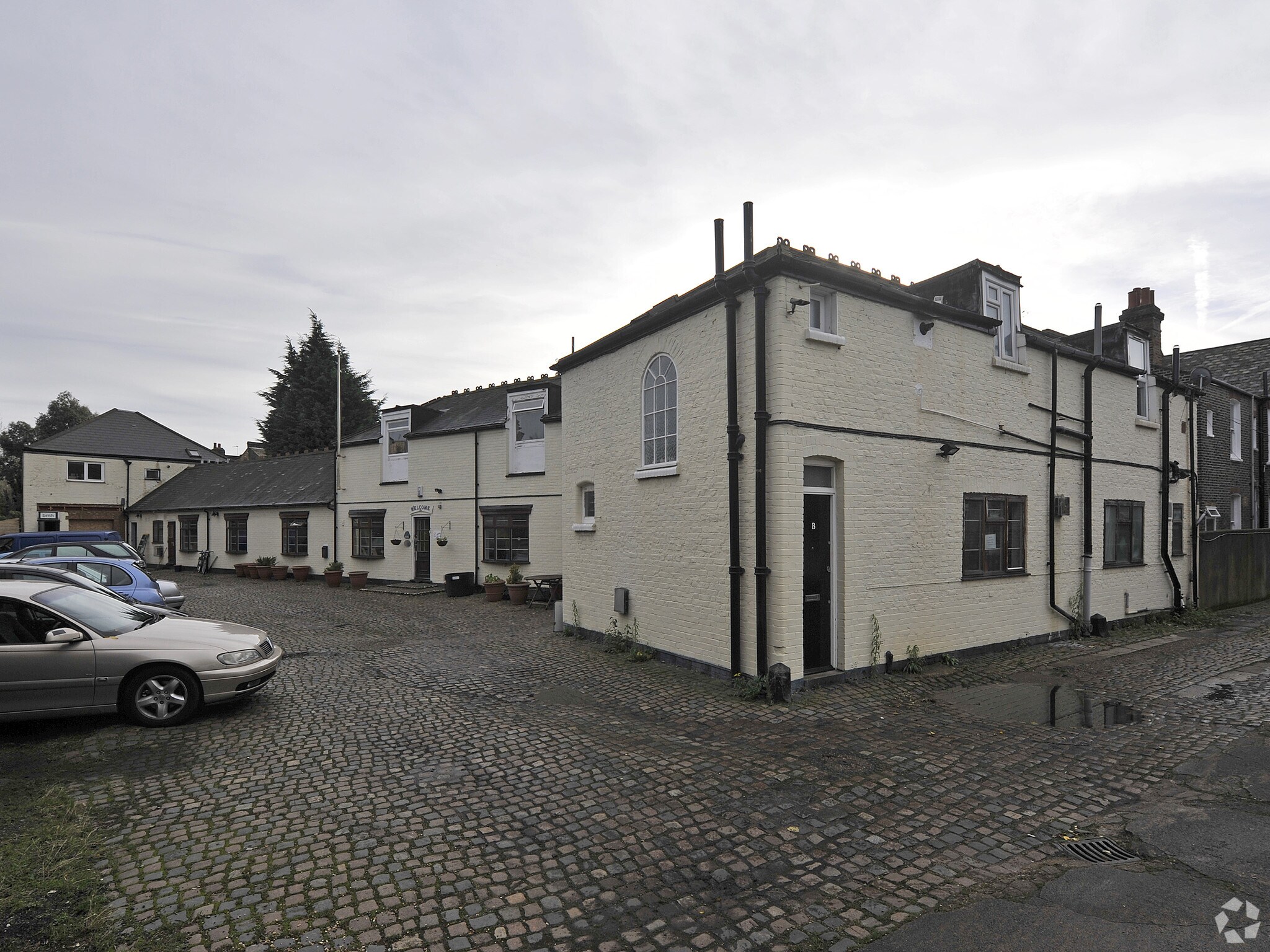 46 Oakmead Rd, London for sale Primary Photo- Image 1 of 1