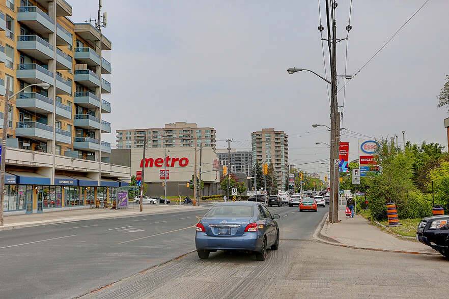 3035 Bathurst St, Toronto, ON for sale - Building Photo - Image 3 of 15