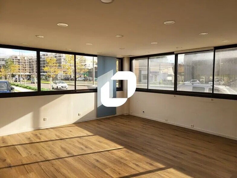 Office in Mérignac to rent - Interior Photo - Image 2 of 16