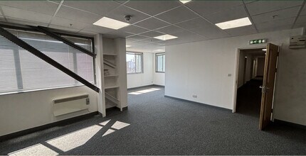 12 Mumby Rd, Gosport to rent Interior Photo- Image 2 of 7