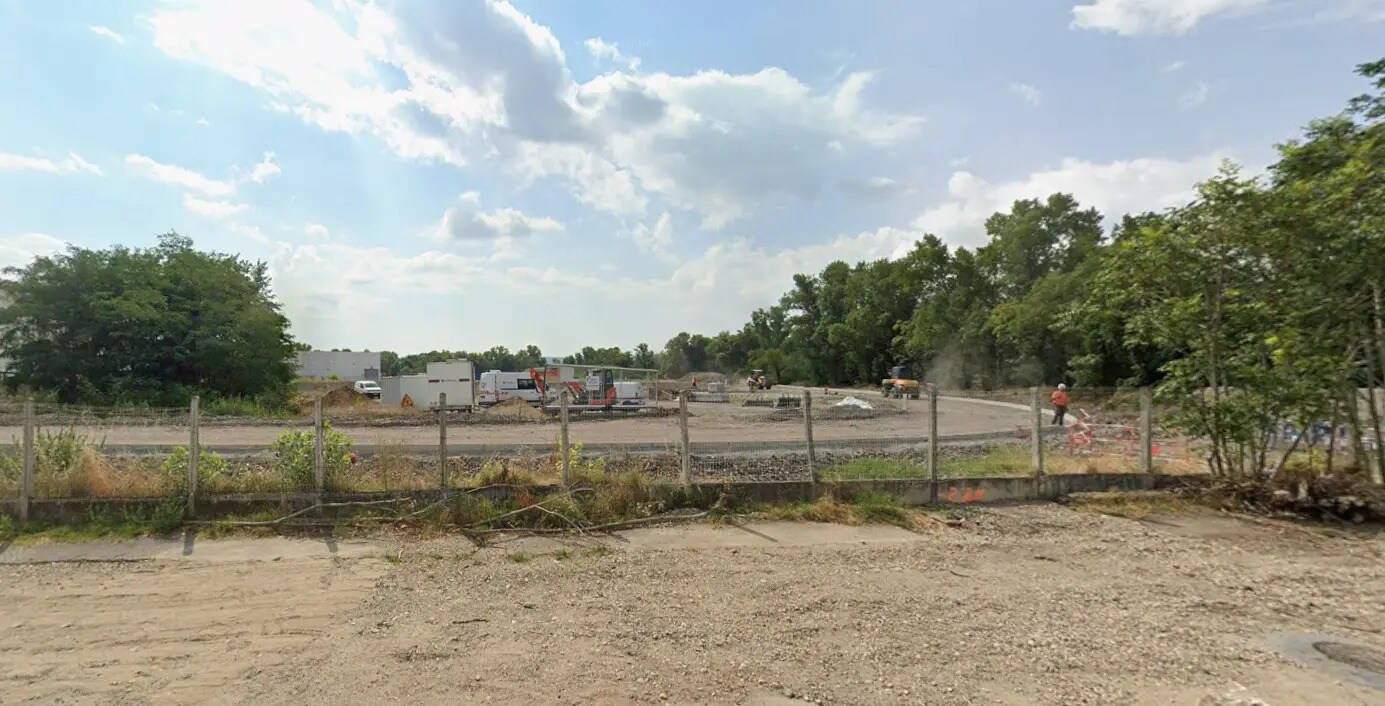 Land in Grigny for sale Construction Photo- Image 1 of 3