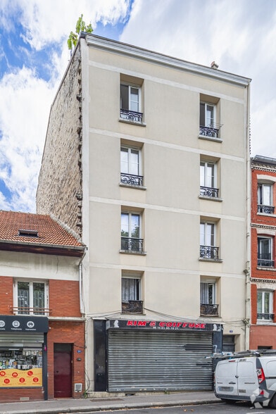 26 Rue Gaston Philippe, Saint-Denis to rent - Building Photo - Image 2 of 2