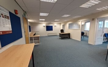 Budshead Rd, Plymouth to rent Interior Photo- Image 2 of 5