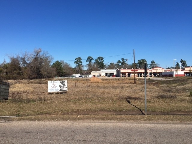 906 Wilson Rd, Conroe, TX for rent - Building Photo - Image 1 of 1